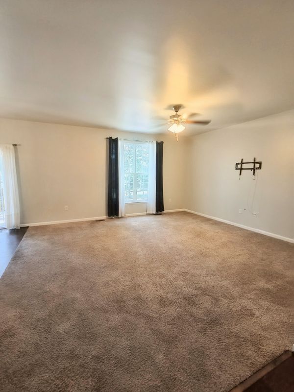 Building Photo - 2913 Lakeview Pkwy