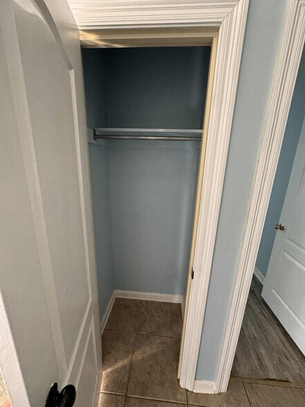 Building Photo - 6206 W Desoto St