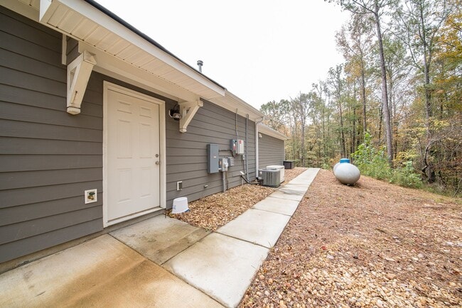 Building Photo - 4BR/2BA Home on 3.2 acres in Harris County!!