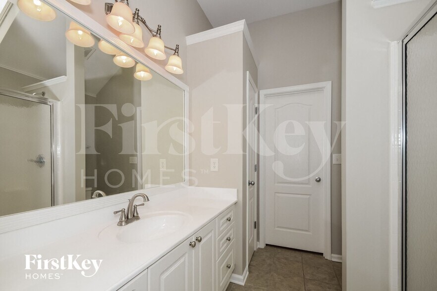 Building Photo - 316 Village Dr