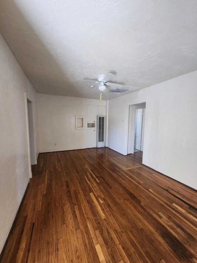 Building Photo - 1306 Los Tomases Dr NW