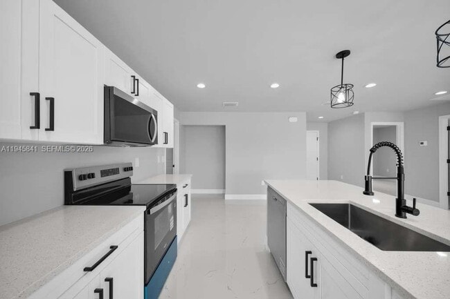 Building Photo - 3210 10th St SW