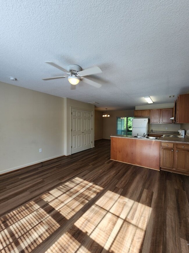 Building Photo - Townhouse Rental-Fletcher, NC
