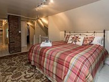 Master BR 5 of 5 - 107 S Riverside Dr