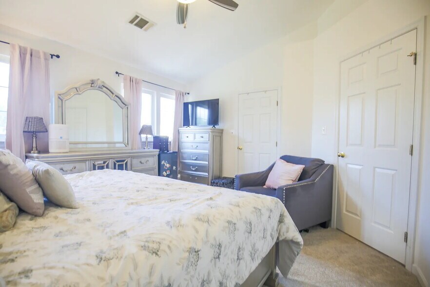 Building Photo - 14331 Stonewater Ct