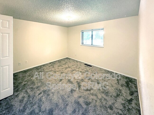 Building Photo - 1389 Commanchero Ct