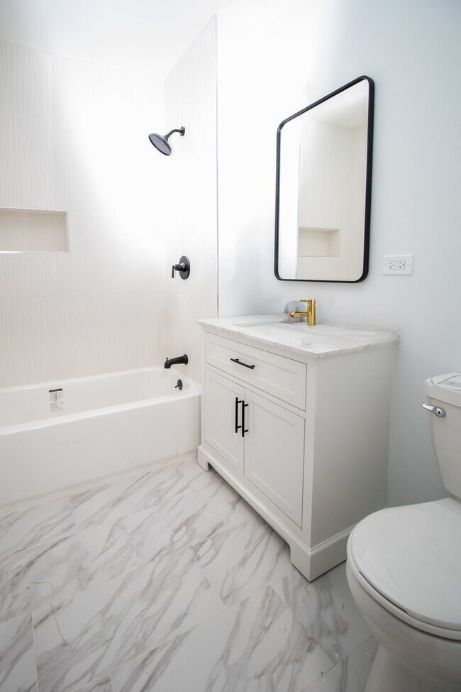 Building Photo - 651 E Groveland Park