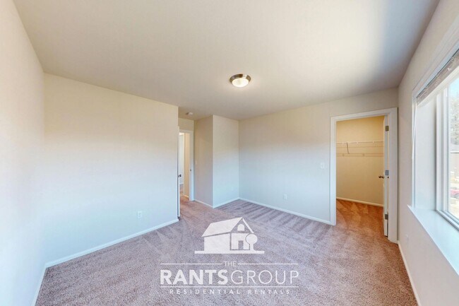 Building Photo - Great Location! Easy JBLM Commute!