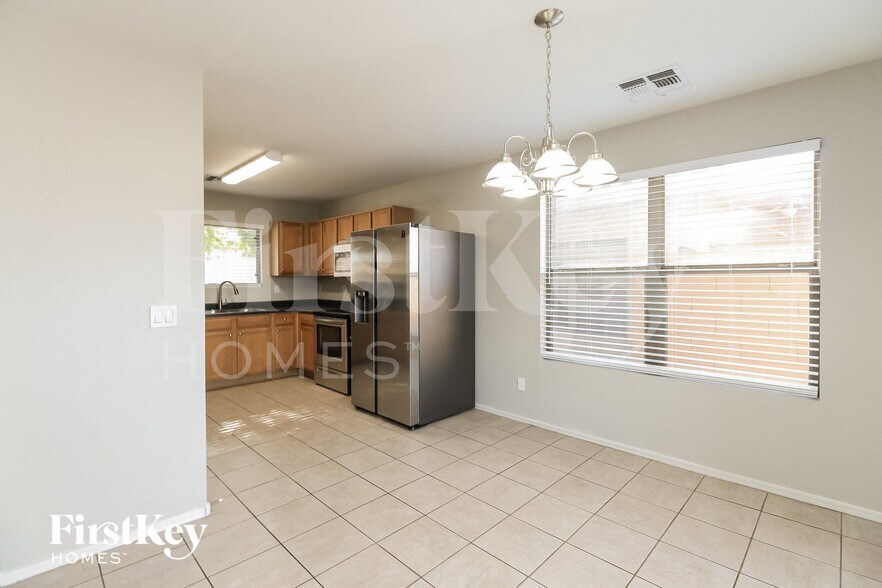 Building Photo - 2278 E Spruce Dr