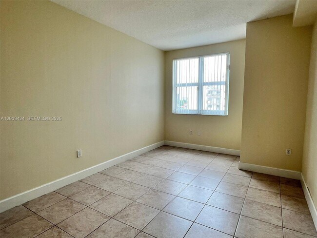 Building Photo - 50 Menores Ave
