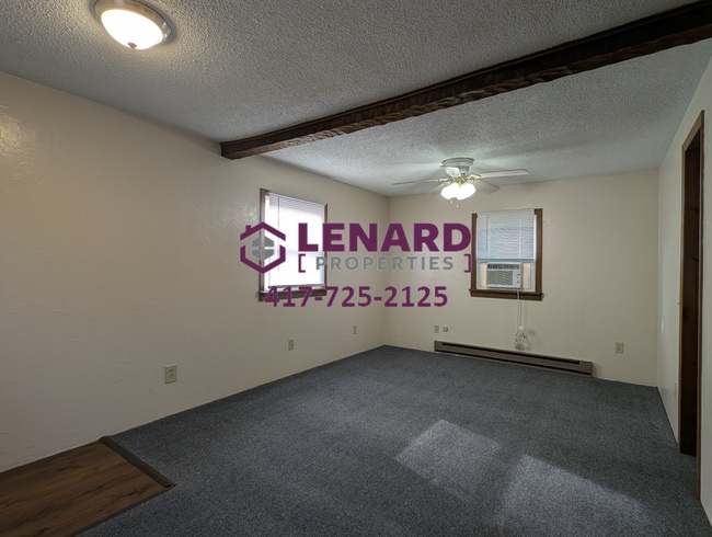 Building Photo - 2 Bedroom Home Available Now!