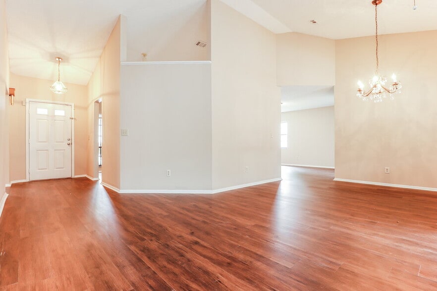 Building Photo - 8905 Bayaud Dr