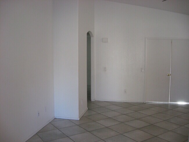 Building Photo - Beautiful Three Bedroom Home Available in Southern Highlands