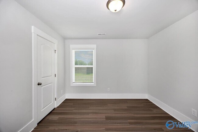 Building Photo - 100 River Springs Ct