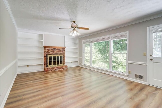 Building Photo - 1049 Seven Springs Cir NE