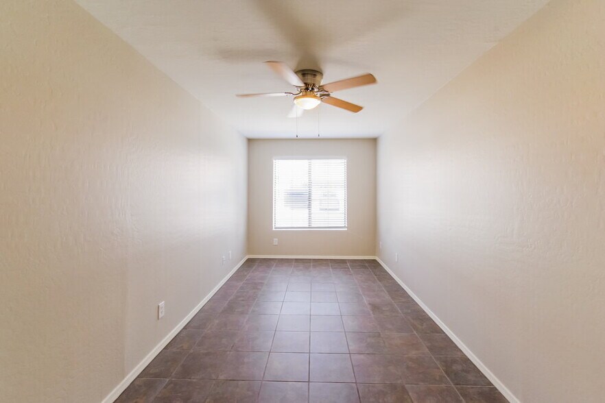 Building Photo - 6115 W Park View Ln