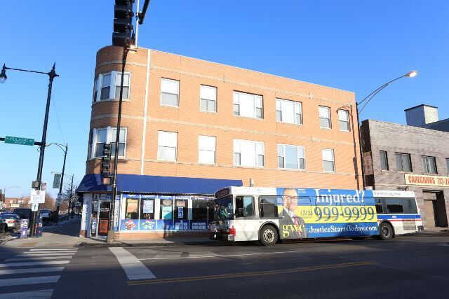 Building Photo - 3925 W Irving Park Rd