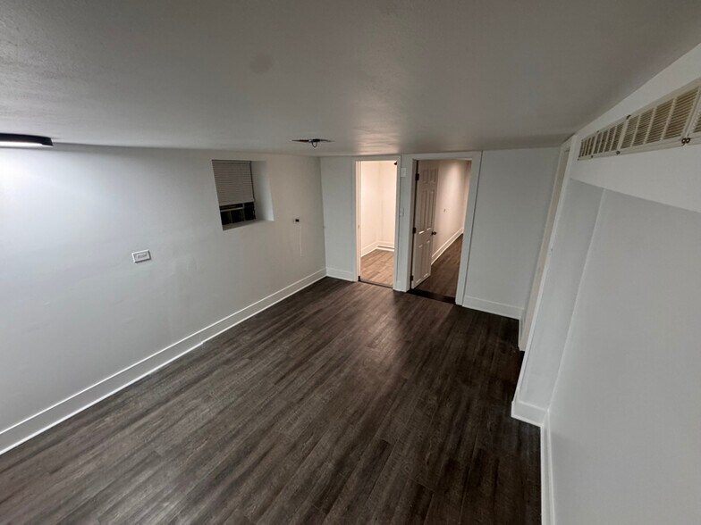 Building Photo - 3521 Oak Ave