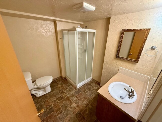 Building Photo - **For Rent: Spacious 4-Bedroom Home with 2 Family Rooms & Huge Backyard!**