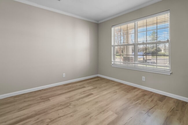 Building Photo - 106 Alexander Blvd