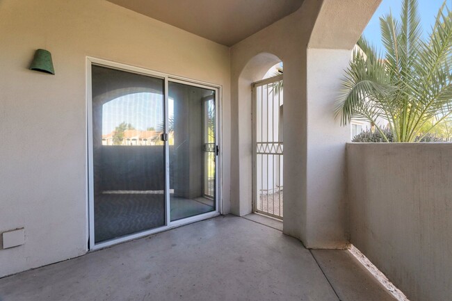 Building Photo - 2 Bedroom Paradise Valley Gem with Private...