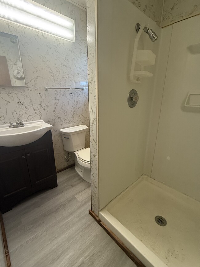 Building Photo - 1230 E 6th Ave