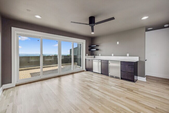Building Photo - "Spacious 4-Bed, 4-Bath Gem in Nashville -...