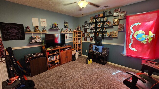 Building Photo - Convenient to west gate of Ft Moore