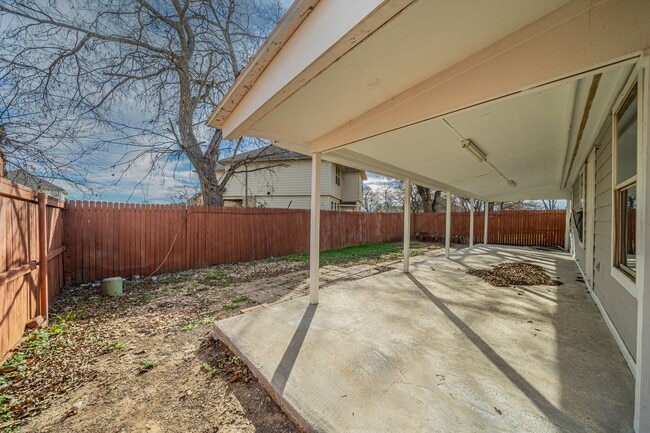 Building Photo - Move-In Ready 4BR/2BA Home in Crowley, TX
