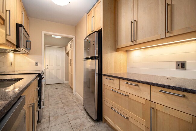 Building Photo - 614 Peninsula Ct