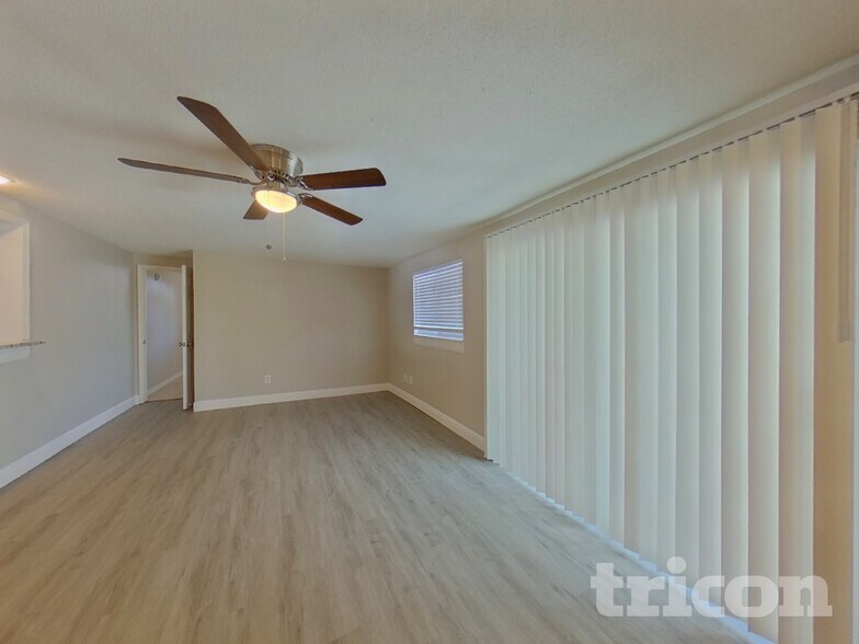 Building Photo - 2541 Brampton Ct