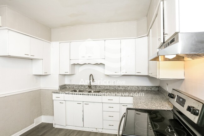 Building Photo - 202 E Ewing Ave