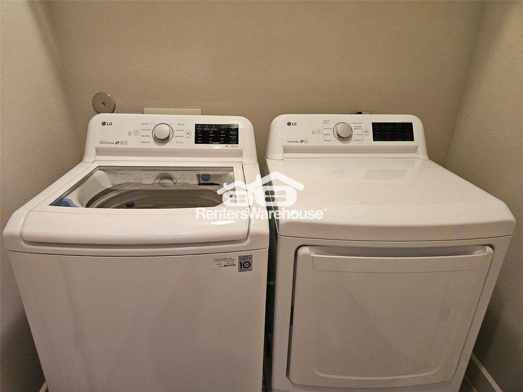 Building Photo - 2621 Hutchins St