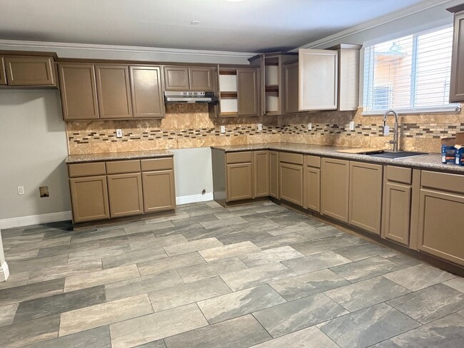 Building Photo - Newly Remodeled Home