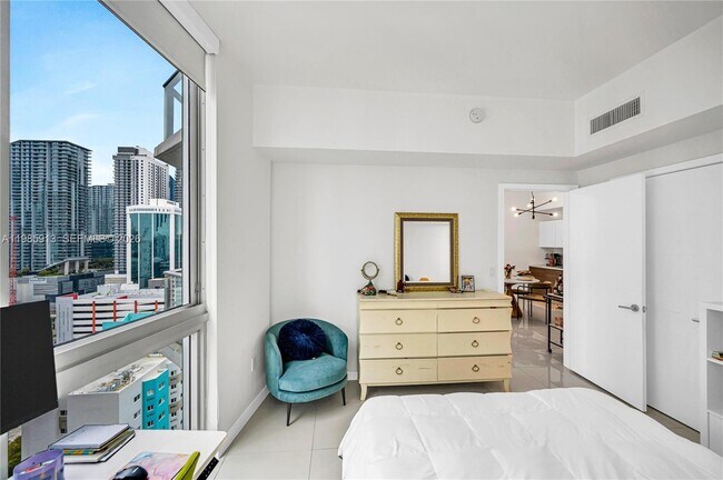 Building Photo - 1010 SW 2nd Ave