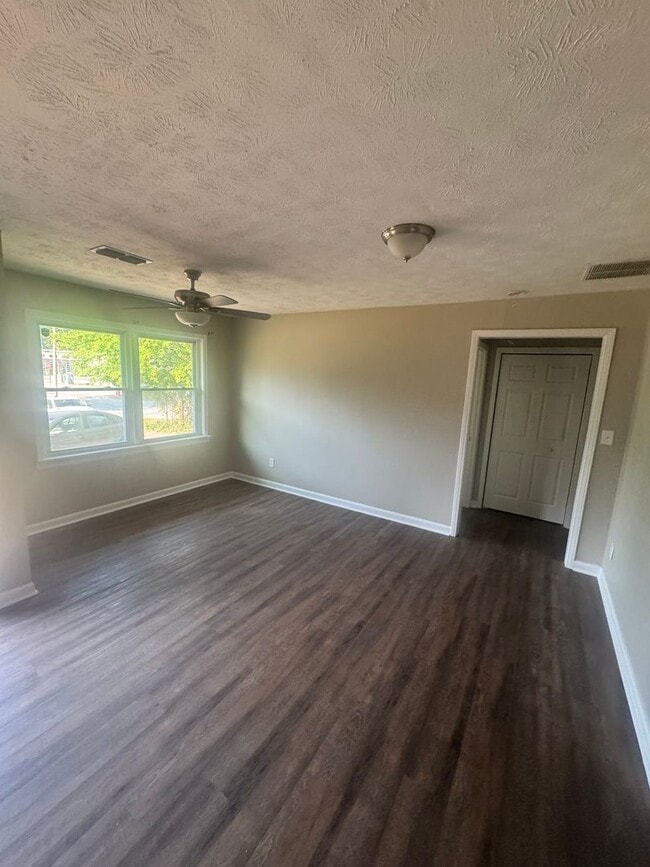 Building Photo - 40 Sue Alice Ln