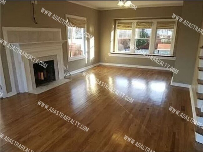 Building Photo - Amazing Brookside Home-Available NOW!!
