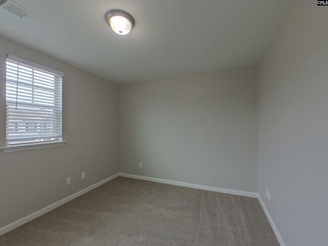 Building Photo - 326 Fairford Rd