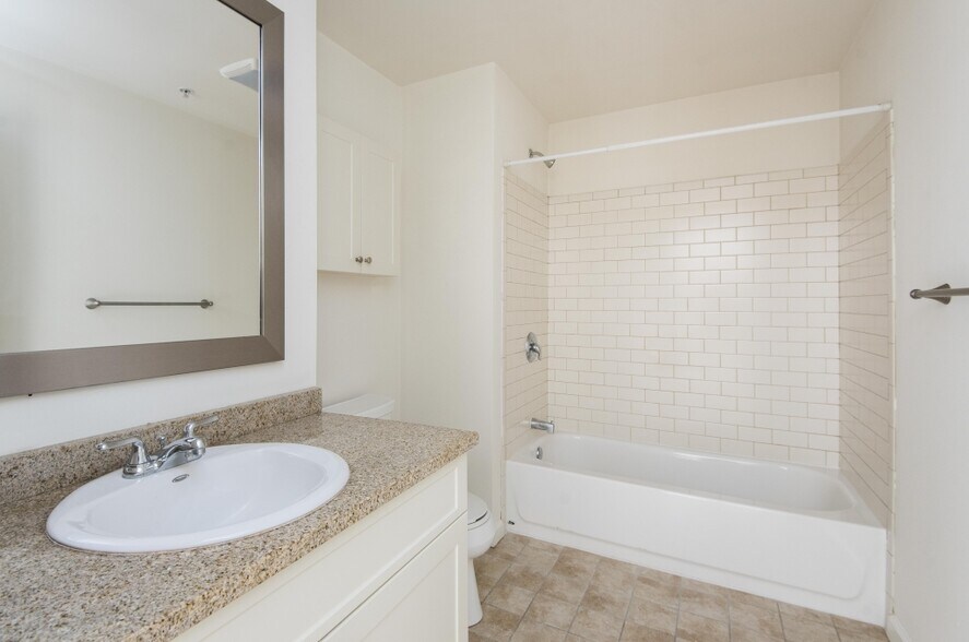 Building Photo - 600 N Broad St