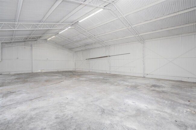 Building Photo - 16900 Wellborne Rd