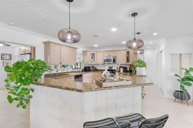 Building Photo - 101 SE 13th St