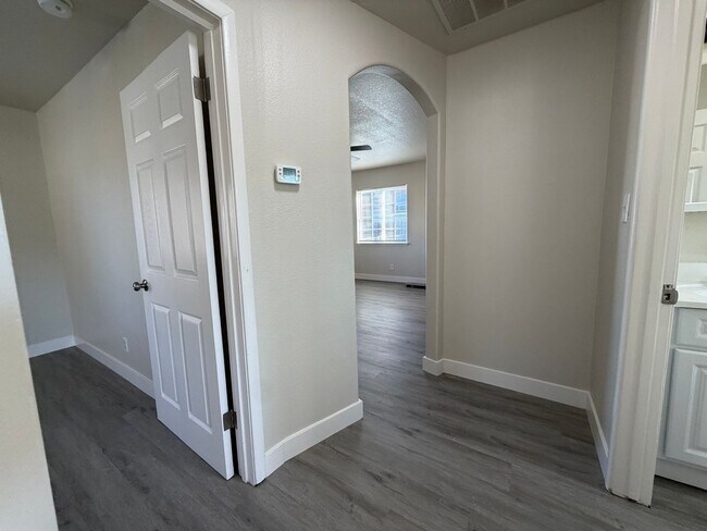 Building Photo - SAC T 2569