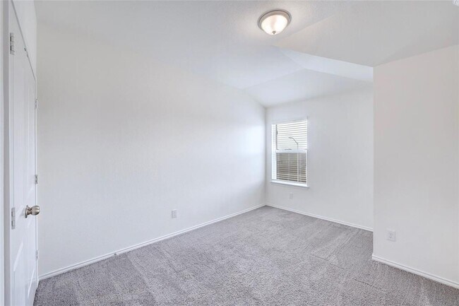 Building Photo - 1929 Stinnett Dr