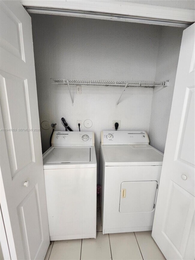 Building Photo - 1412 SE 24th Ct