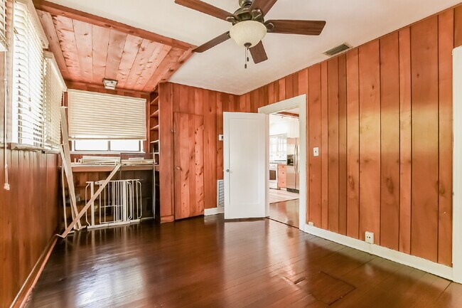 Building Photo - Charming 3 Bedroom, 1 Bathroom house on the Indian River!