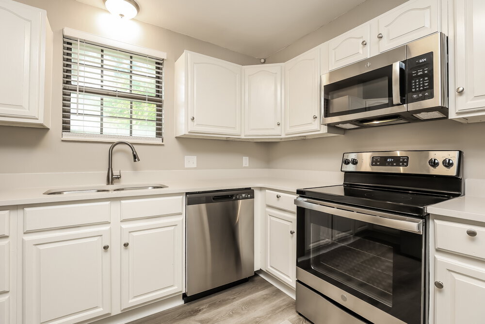 Building Photo - 5173 Roxborough Dr