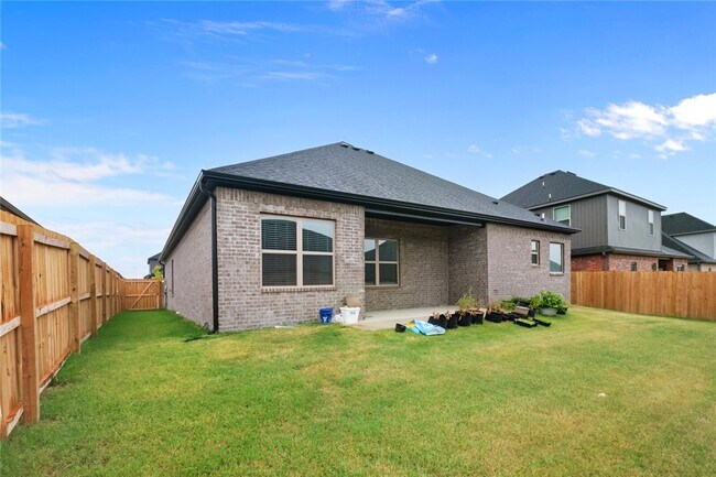Building Photo - 7105 SW High Meadow Blvd