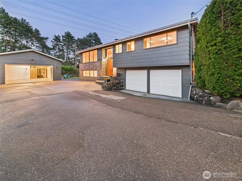 Primary Photo - 11242B Fremont Ave N
