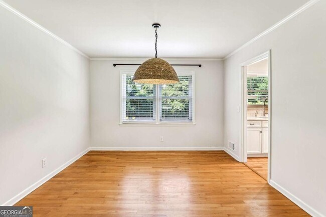 Building Photo - 190 Thompson Pl