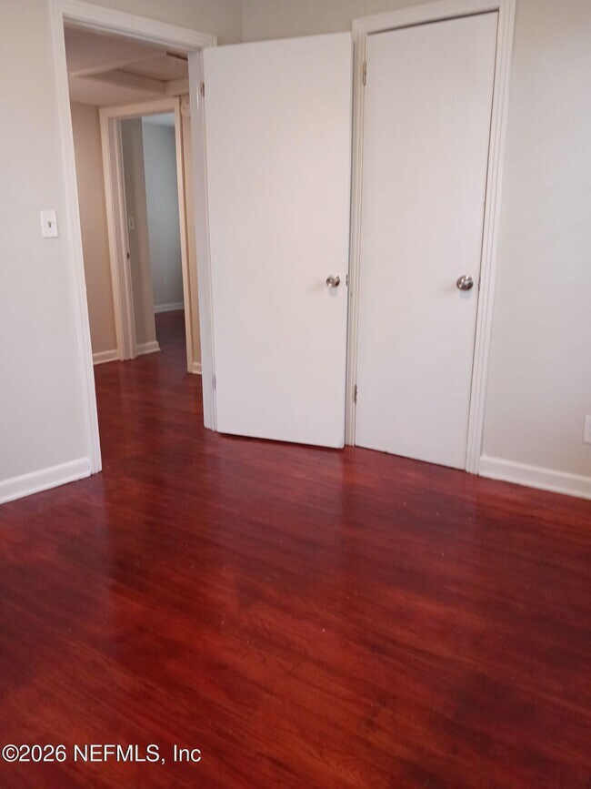 Building Photo - 2733 King Cole Dr